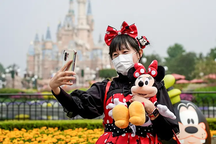 DISNEY EM XANGAI: China começa a retomar a normalidade, mas com atenção a uma possível nova onda de contágio  (Aly Song/Reuters)