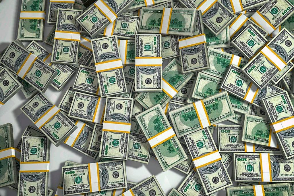Dólar: moeda americana cai 2,7% e encerra cotada a 4,855 reais (Pixabay/Reprodução)