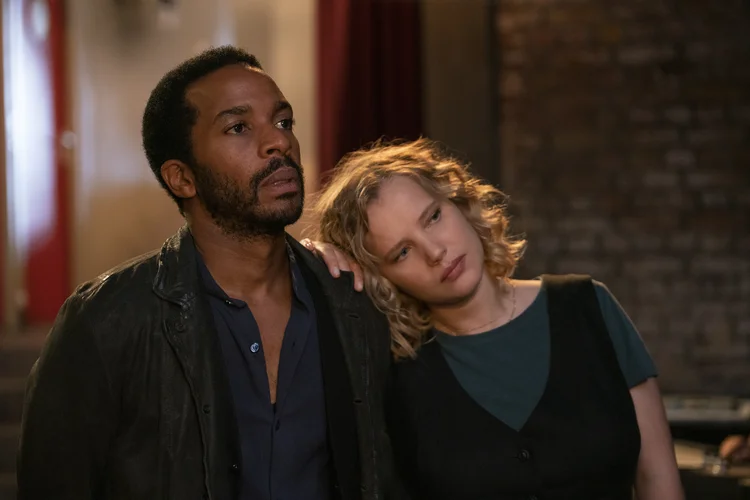 Os atores André Holland e Joanna Kulig, em cena da série "The Eddy", da Netflix (Netflix/Divulgação)