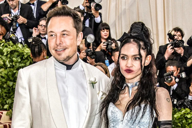 Elon Musk e Grimes: mudança no nome do bebê (Reprodução/Getty Images)