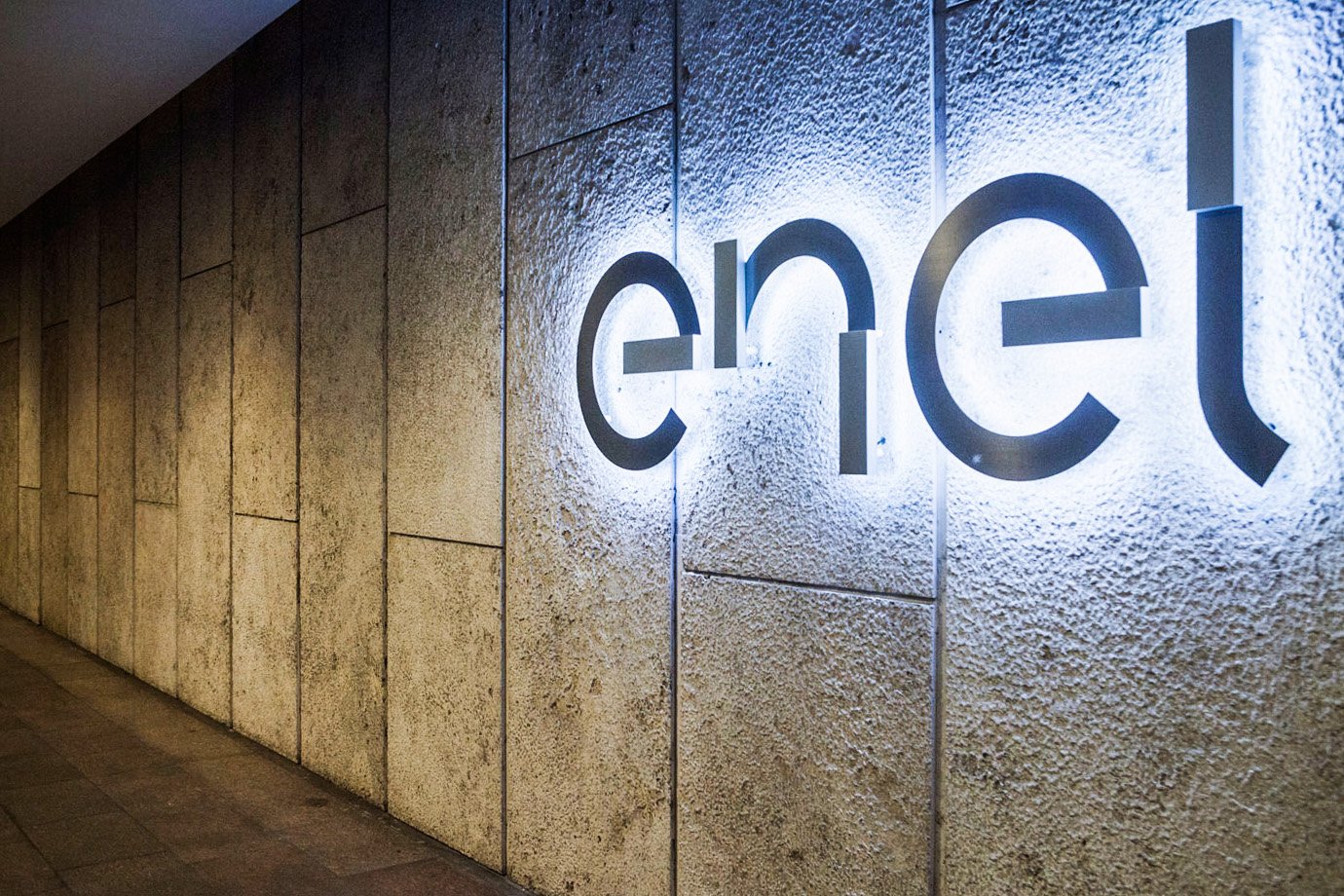 Autoleitura ainda é opção à cobrança da conta de luz da Enel pela média