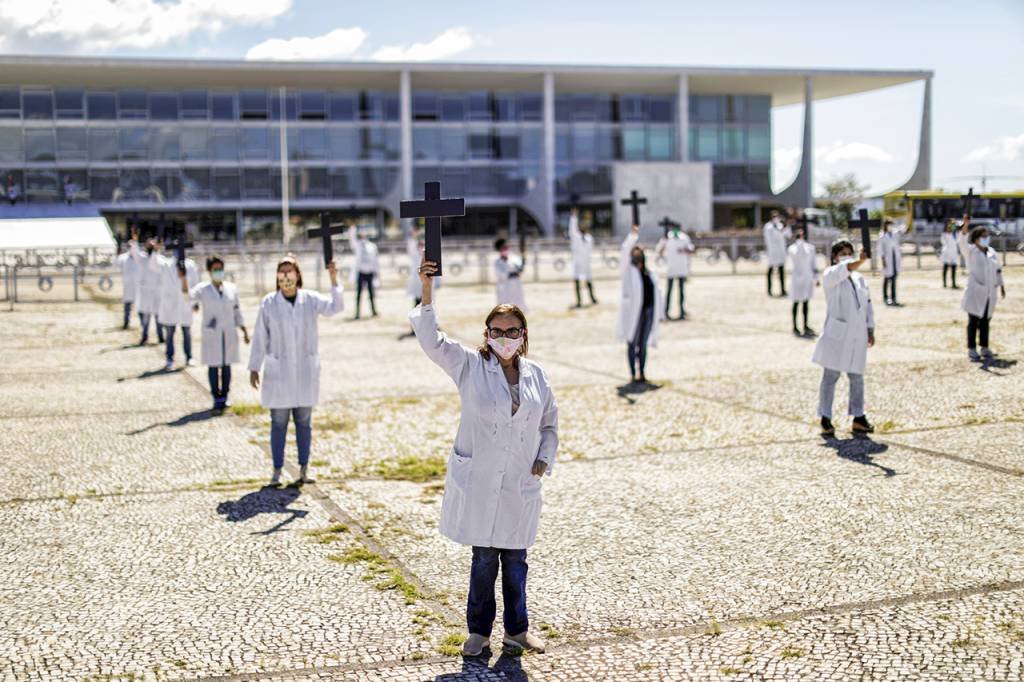 Enfermeiros protestam por condições melhores de trabalho no País