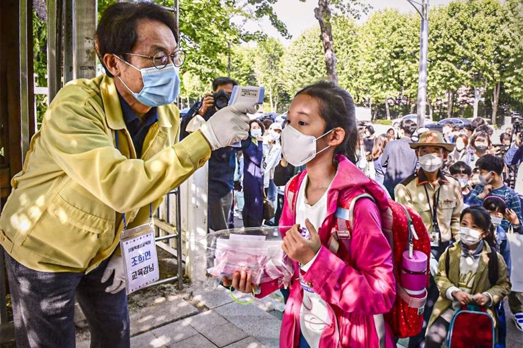 Coreia do Sul retoma aulas online após avanço do coronavírus