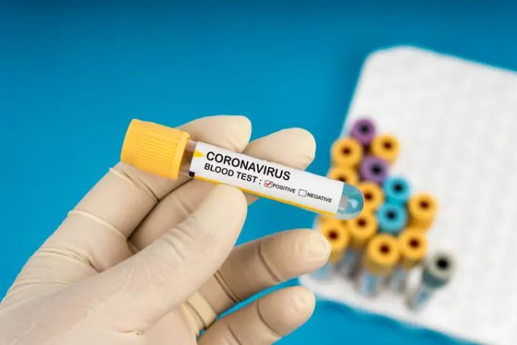 Coronavírus: uso de medicamentos para tratar a doença pode trazer efeito colateral (Jasni Ulak / EyeEm/Getty Images)