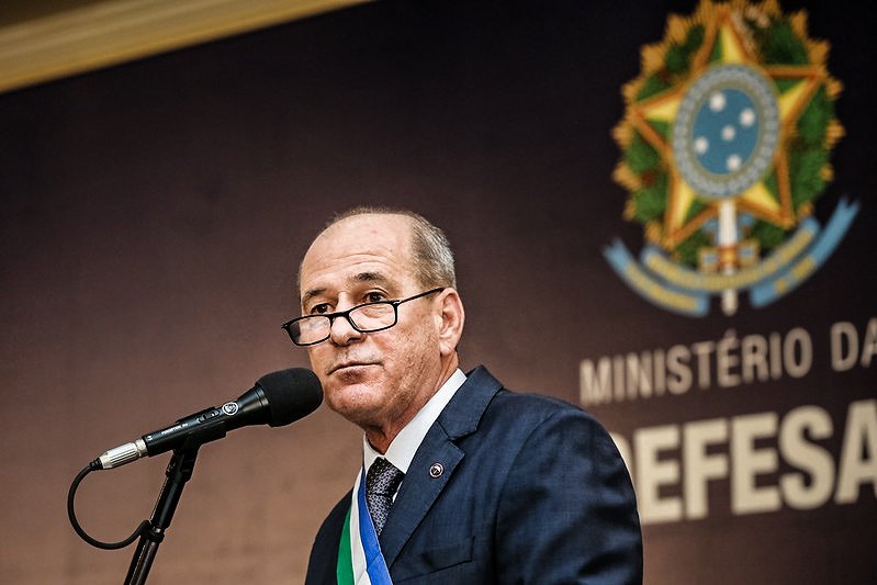 Ministro da Defesa diz que agressão a jornalistas é "inaceitável"