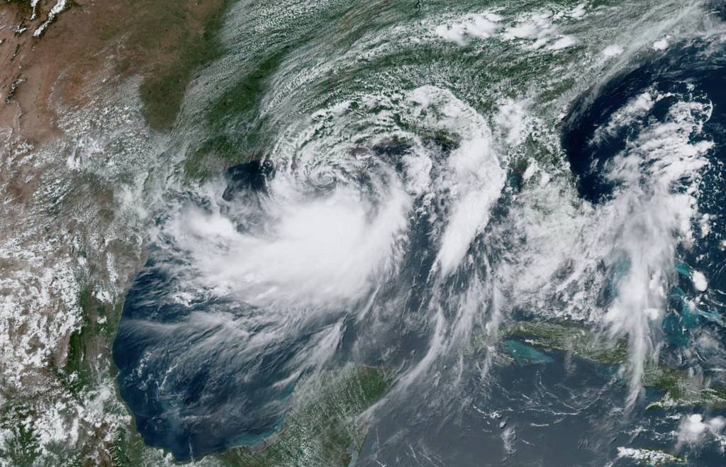 EUA prevê temporada de furacões no Atlântico em meio à crise da covid-19