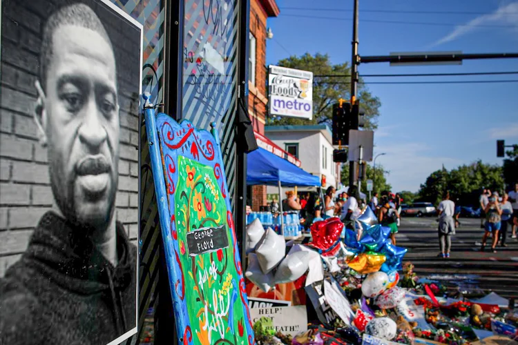 Protesto em Minneapolis após assassinato de George Floyd (Carlos Barria/Reuters)