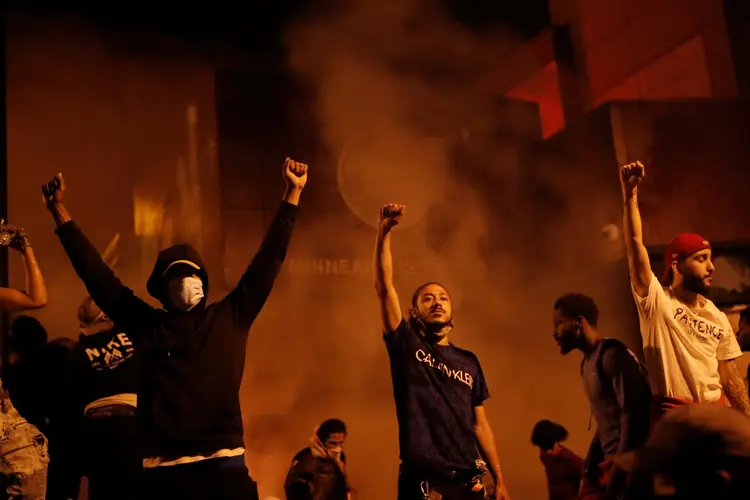 Protesto em Minneapolis após assassinato de George Floyd  (Carlos Barria/Reuters)