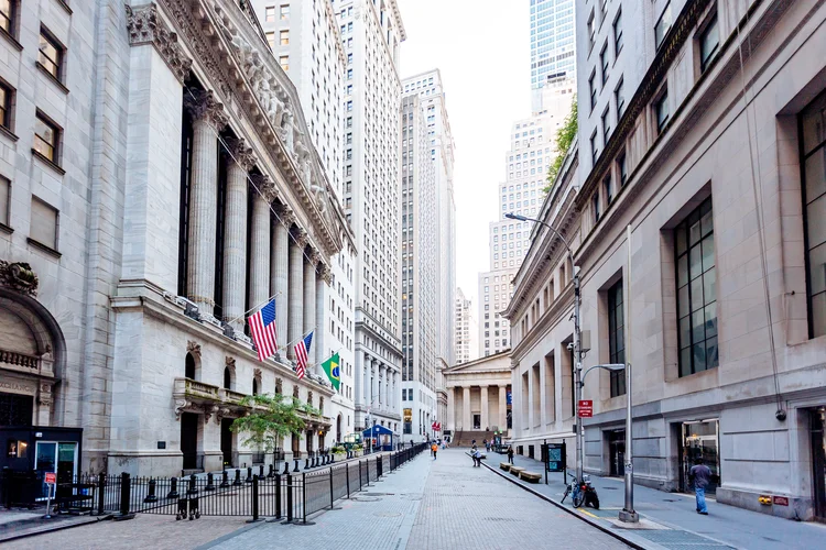 Wall Street, em Nova York: empresas têm sinalizado projeção negativa para o lucro no segundo trimestre (Alexander Spatari/Getty Images)