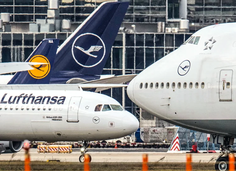 Aviões da Lufthansa: acordo ocorre após longas negociações de ajuda em um momento em que a empresa, como o setor aéreo como um todo, está passando por uma crise sem precedentes (Boris Roessler/Getty Images)