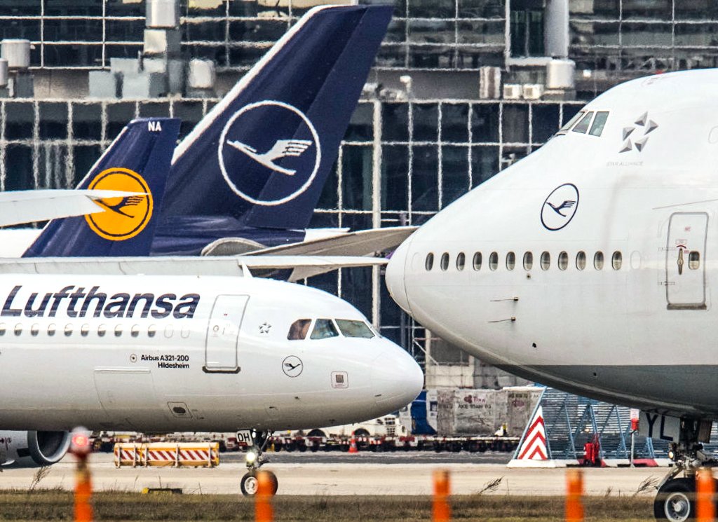 A Lufthansa cancelará um total de 678 voos em Frankfurt e 345 em Munique, 47 deles nesta terça-feira (Boris Roessler/Getty Images)
