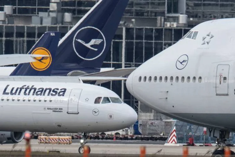 Aeroportos: greve promovida pelos guardas de segurança fechou aeroporto.  (Boris Roessler/Getty Images)