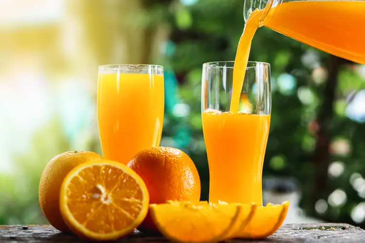 Suco de laranja: bebida ganha espaço em meio à pandemia e acumula alta de mais de 20% (Siriporn Kaenseeya / EyeEm/Getty Images)