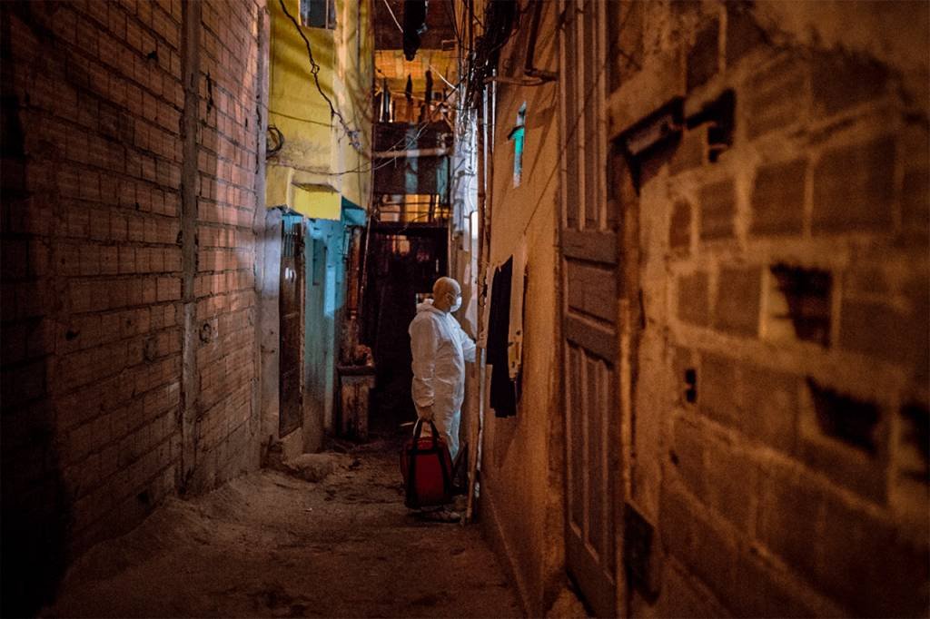 Nas favelas do Rio, 20% das mortes por coronavírus acontecem em casa