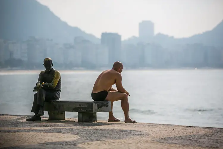 RIO DE JANEIRO, BRAZIL - MAY 17: A man not wearing a mask sits on a bench by Copacabana beach amidst the coronavirus (COVID-19) pandemic on May 17, 2020 in Rio de Janeiro, Brazil. The use of face masks are mandatory for anyone out on the streets or attending open establishments in the city of Rio de Janeiro and Copacabana is the neighborhood with the highest number of deaths from coronavirus (COVID -19) in the city. According to the Brazilian Health Ministry, Brazil has over 233,000 positive cases of coronavirus (COVID-19) and more than 15,600 deaths. (Photo by Bruna Prado/Getty Images) (Bruna Prado / Correspondente/Getty Images)