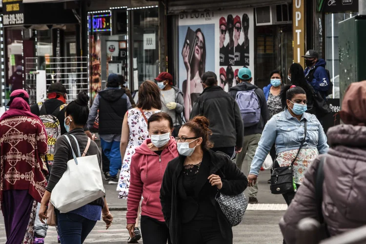 Coronavírus: De acordo, com a Johns Hopkins, 321 mil pessoas já morreram por causa da covid-19 no mundo e 4,87 milhões já foram contaminadas. (Stephanie Keith/Getty Images)