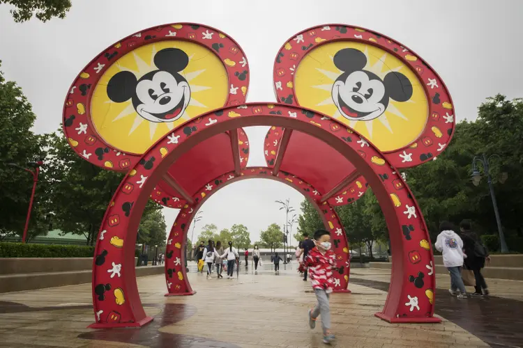 Parque da Disney em Xangai, na China: depois de quatro meses fechado por causa da pandemia, o parque reabre na segunda, 11 de maio (Hu Chengwei/Getty Images)