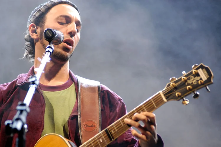 Música: Lives de cantora Teresa Cristina contam com a presença de atrizes como Mariana Ximenes, Camila Pitanga e Maria Ribeiro (Paulo Fridman/Corbis/Getty Images)