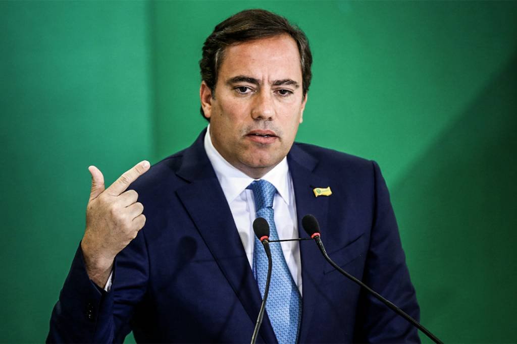 Pedro Guimarães: presidente da Caixa fez o anúncio da redução ao lado do presidente Jair Bolsonaro (Adriano Machado/Reuters)
