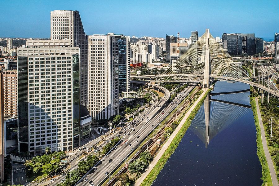 Vista da Marginal Pinheiro, em São Paulo: venda de imóveis parou na pandemia, mas já está em ritmo de retomada (Rubens Chaves/Divulgação)