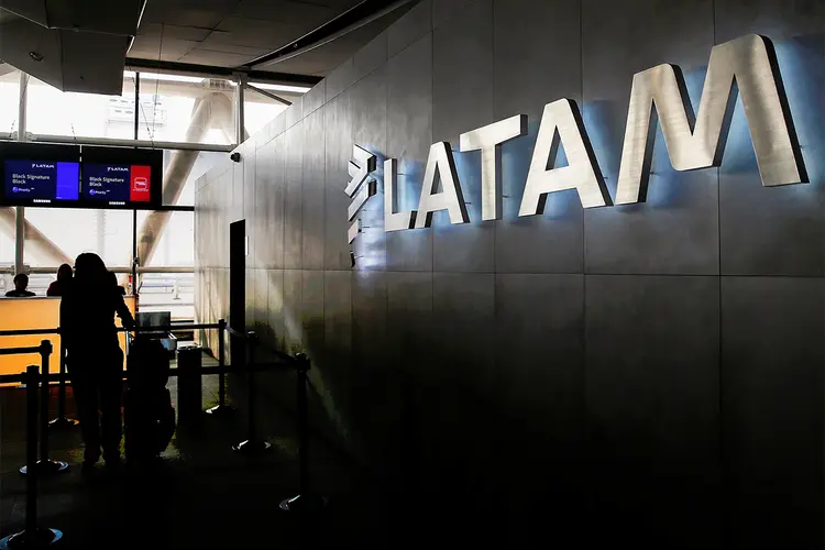 No escuro: falta de visibilidade sobre futuro do setor faz Latam pedir proteção contra credores, logo após Avianca (Rodrigo Garrido/Reuters)