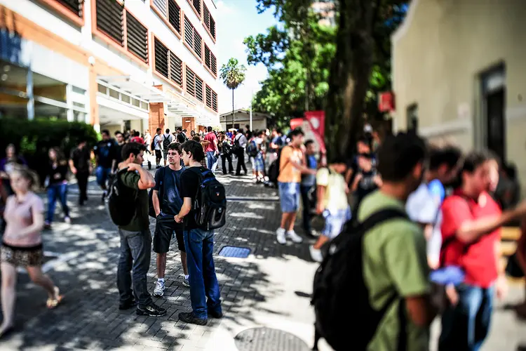 Fila do Enem: para o próximo ano, portanto, as regras do Fies não mudam (Alexandre Battibugli/Exame)