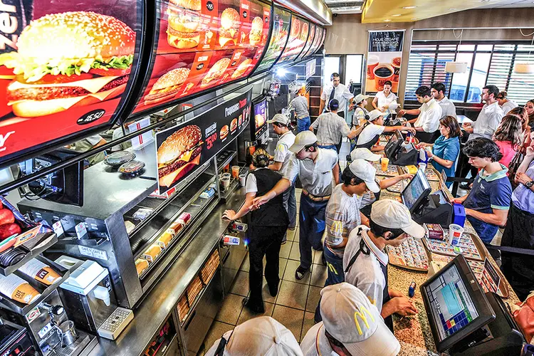 As vendas despencaram nos principais mercados, onde o McDonald's está presente (Germano Lüders/Exame)