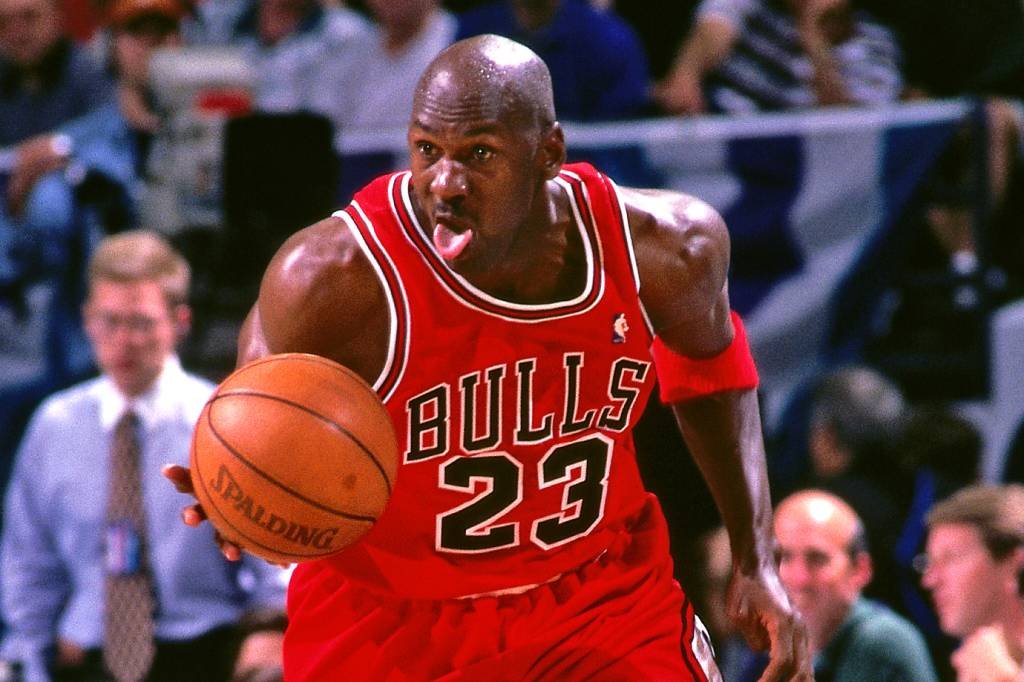 Michael Jordan e Air Jordan 1: recorde no mundo dos sneakers (Kent Smith/NBAE/Getty Images)