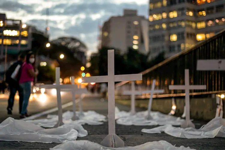 Mortes por coronavírus crescem no Brasil (Miguel Schincariol/Getty Images)