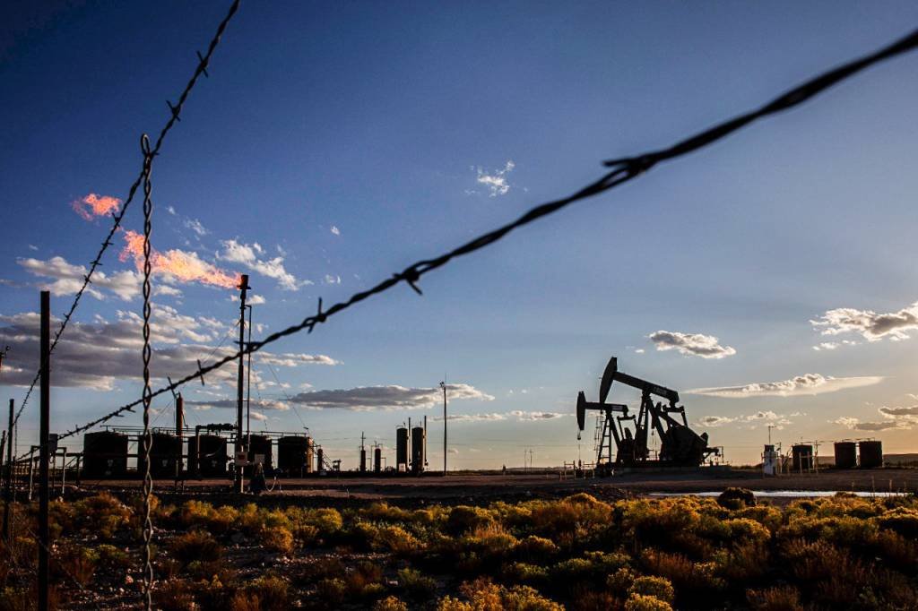 Preços do petróleo recuam com expectativa de recuperação frágil da China