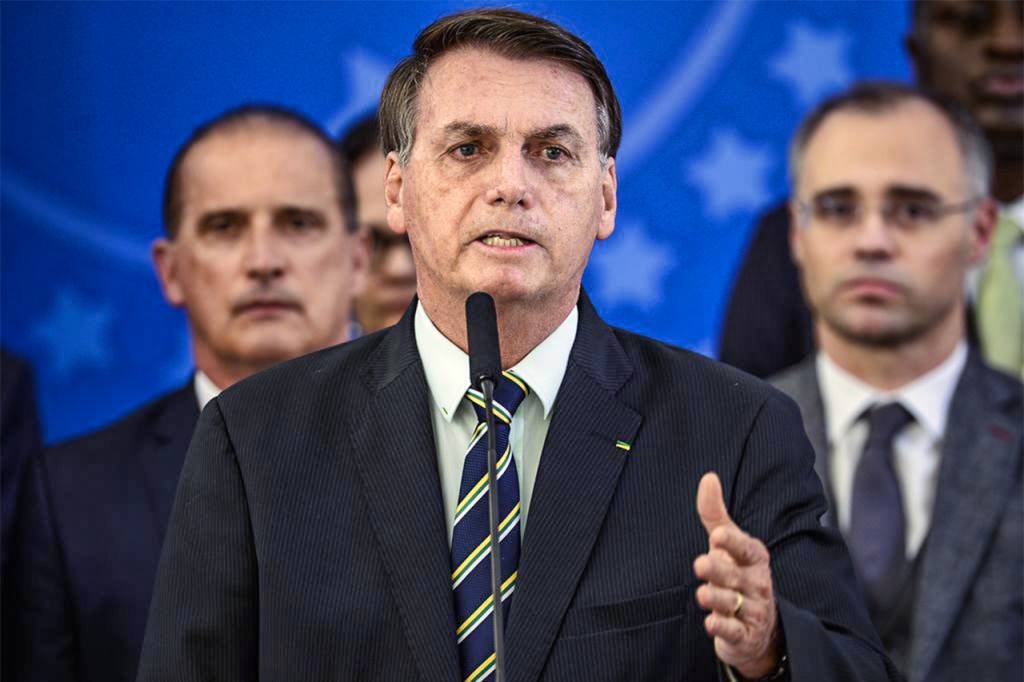 Bolsonaro diz não ter visto agressão em protesto e culpa "infiltrados"