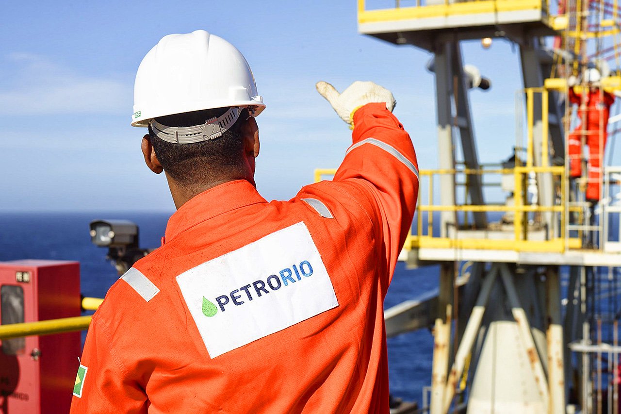 PetroRio mira ações e dívida para comprar campos da Petrobras