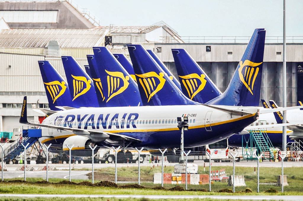 Aviões da Ryanair parados em Dublin: empresa fez 600 voos em abril (Jason Cairnduff/Reuters)