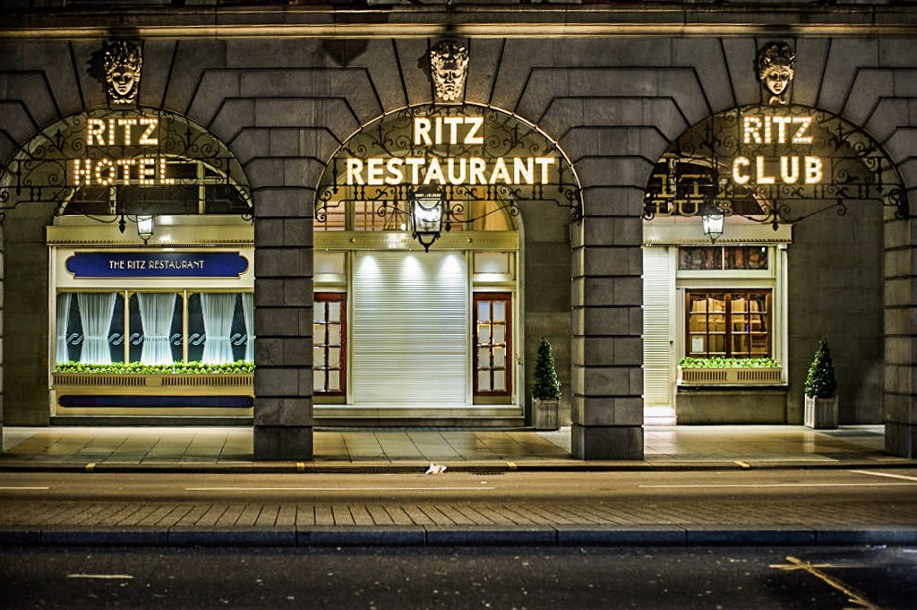 Gêmeos bilionários brigam na justiça após venda do Ritz