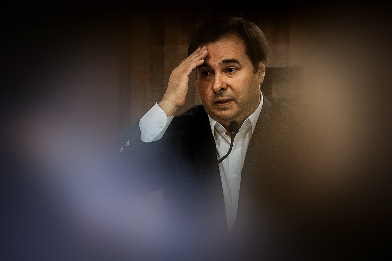 Maia defende decisão conjunta com o governo sobre prorrogação de auxílio
