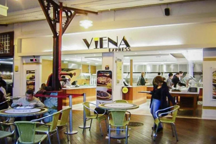 IMC, dona do Frango Assado e do Viena: mais taxa em troca de folga em limites para dívida (Divulgação/Divulgação)