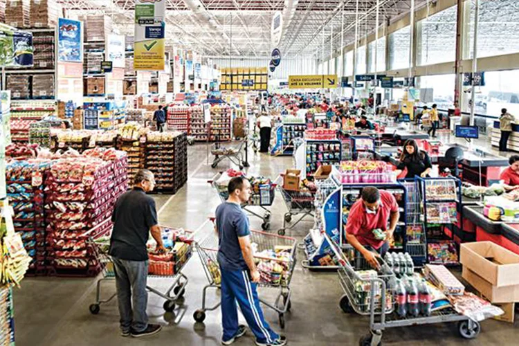 Supermercado em São Paulo: serviço essencial  (Germano Lüders/Exame)