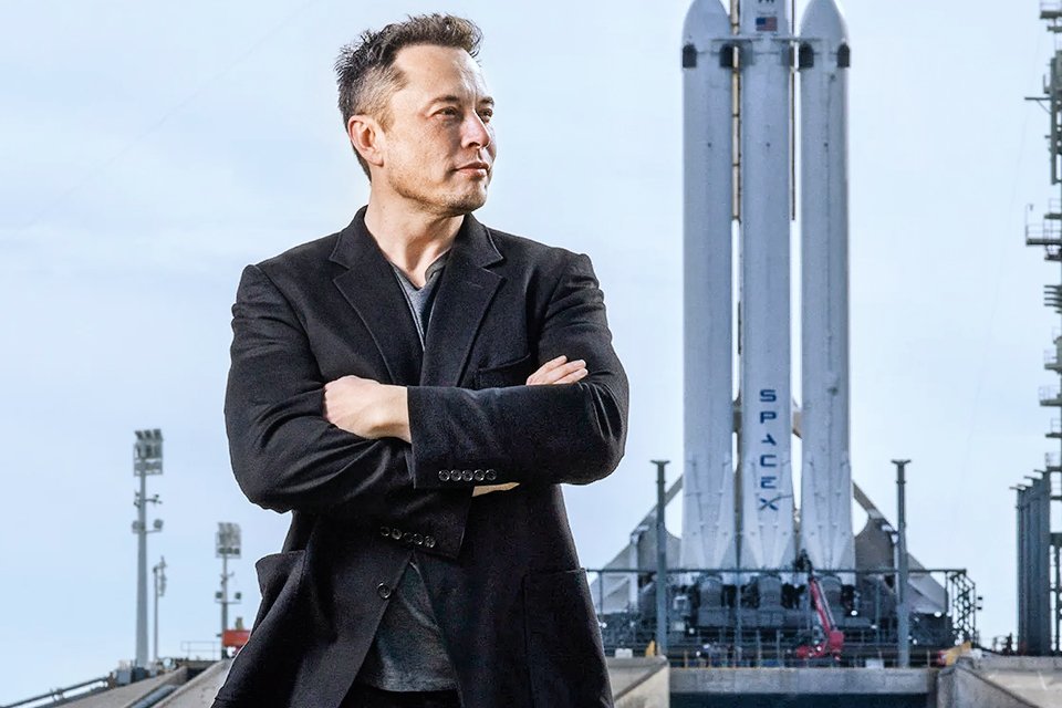 Elon Musk espera pousar foguetes da SpaceX em Marte bem antes de 2030