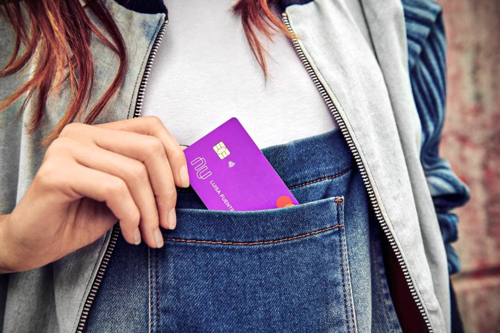 Cartão do Nubank: múltiplos cartões virtuais compartilham a mesma fatura e limite de crédito do cartão físico (Nubank/Divulgação)