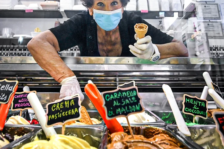 Gelaterias: tradição italiana de volta enquanto quarentena é afrouxada (AFP/Reprodução)