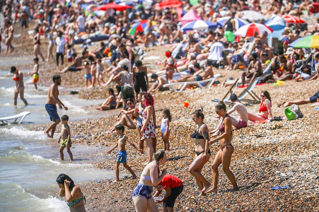 OMS diz que pandemia é uma "grande onda" e não é sazonal