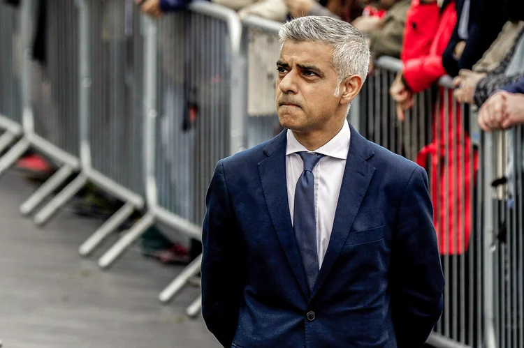 O prefeito de Londres, Sadiq Khan: político anunciou corte de 10% no seu salário para ajudar o orçamento londrino, afetado pelo novo coronavírus (Tom Jacobs/Reuters)