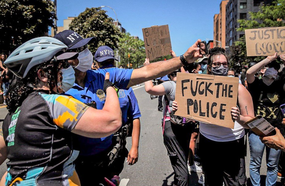 SENSITIVE MATERIAL. THIS IMAGE MAY OFFEND OR DISTURB    Protesters rally against the death in Minneapolis police custody of African-American George Floyd, in Manhattan, New York, U.S., May 30, 2020. REUTERS/Andrew Kelly
