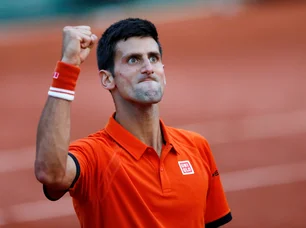 Imagem referente à matéria: Djokovic conquista Golden Slam ao derrotar Alcaraz na final olímpica em Roland Garros