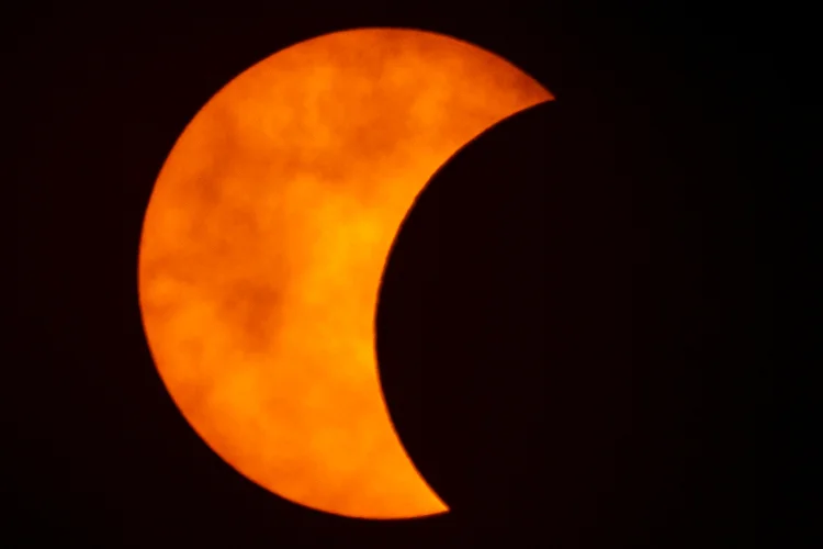 Eclipse solar poderá ser visto do Brasil (Athit Perawongmetha/Reuters)