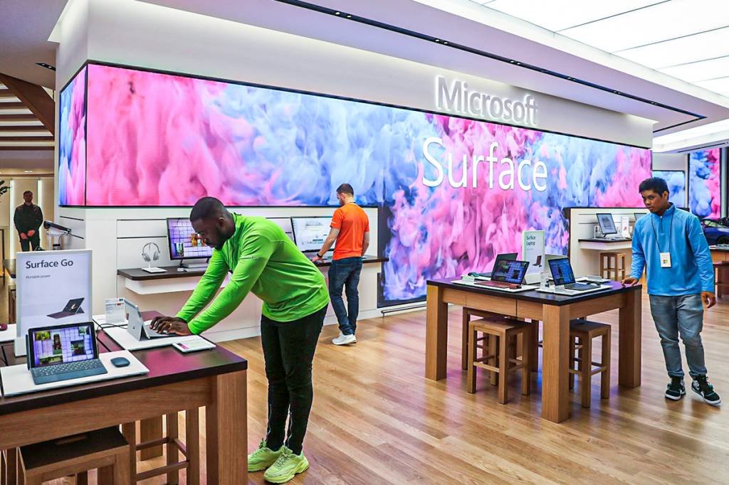 Microsoft decide fechar lojas físicas, com impacto de US$450 milhões