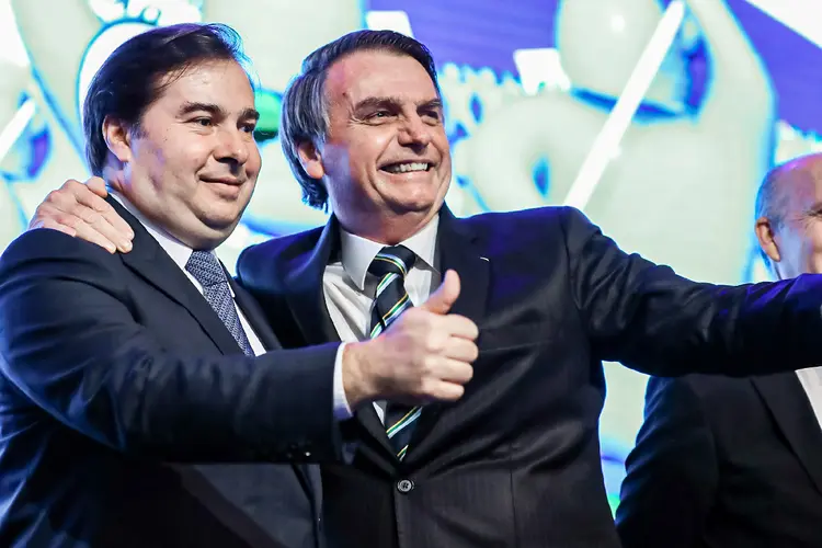 Rodrigo Maia e Jair Bolsonaro: Maia disse que, como juiz desse processo, uma decisão política sobre um impeachment precisa ser bem avaliada (Marcos Corrêa/PR/Flickr)