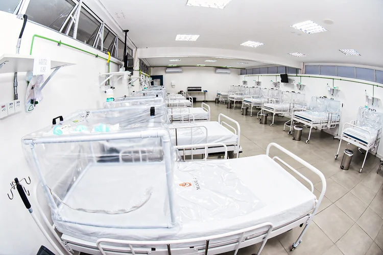 O hospital de campanha chegou a ter 180 leitos. (Ingrid Anne / Prefeitura de Manaus/Divulgação)