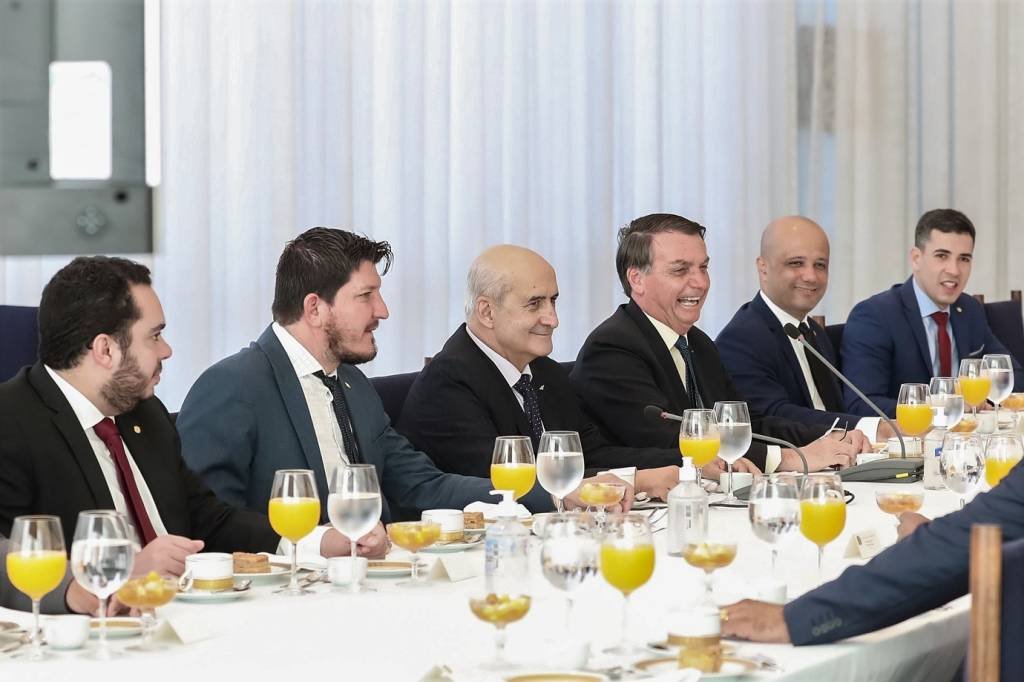 Em café da manhã com Bolsonaro, PSC cobra cargos por fidelidade ao governo