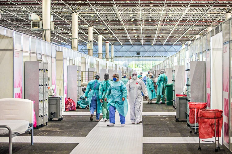 Hospital de campanha do Anhembi em São Paulo. (TIAGO QUEIROZ/Estadão Conteúdo)